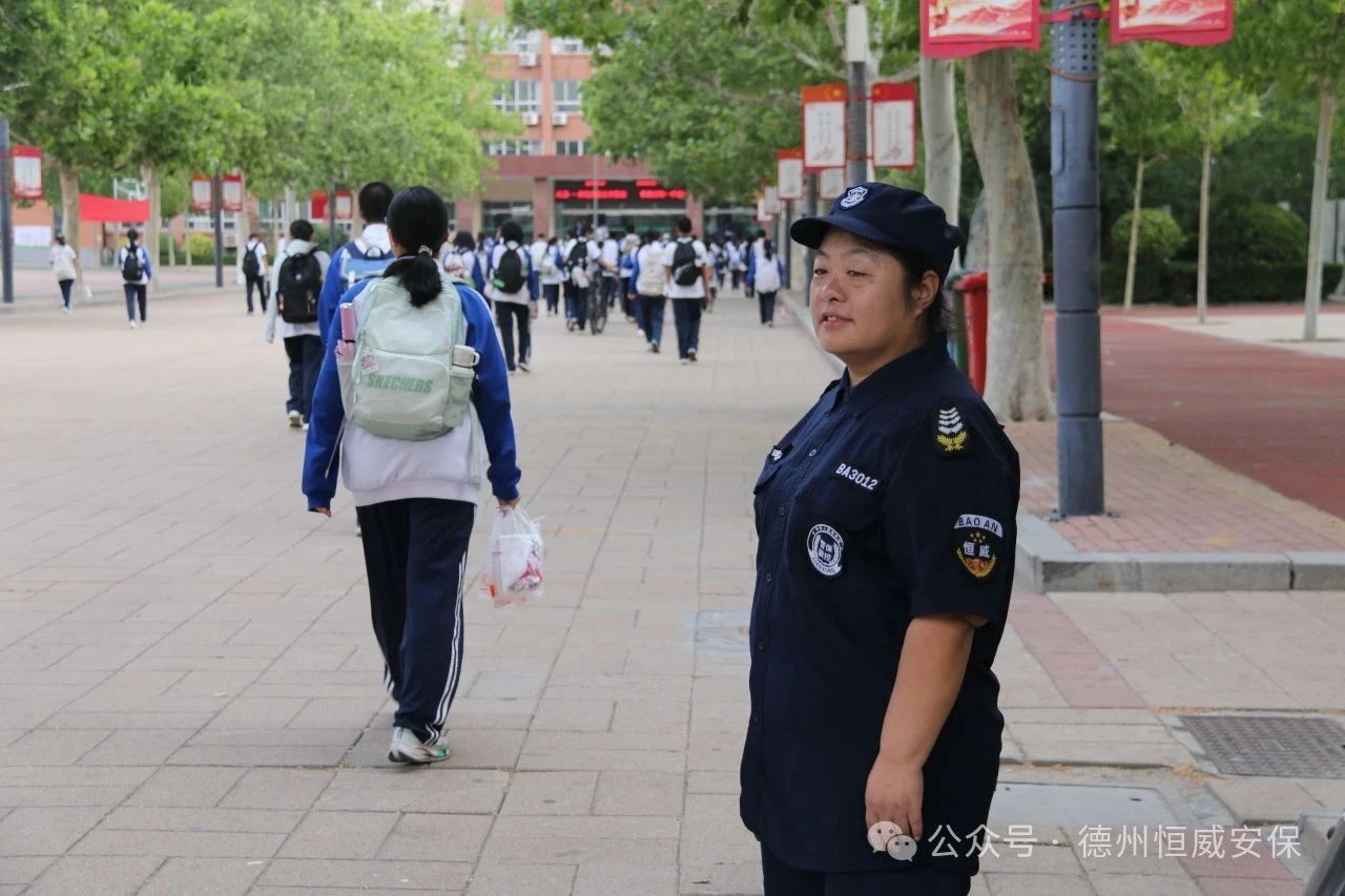 【凡人微光】于淑霞：畢業(yè)季的校門守望者，恒威保安用溫情守護(hù)校園安全